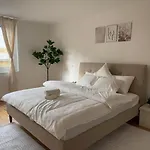2Br, Danube, Central, U6 & S-Bahn - Axara Housing Brn 16
