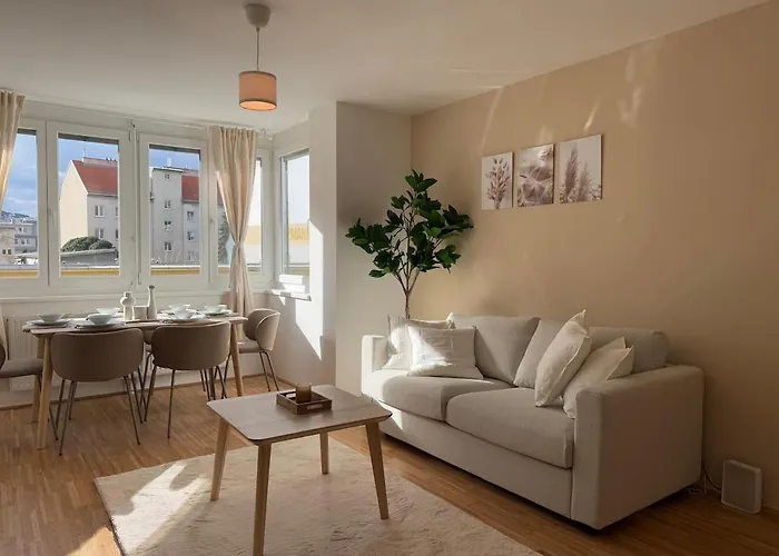 2Br, Danube, Central, U6 & S-Bahn - Axara Housing Brn 16