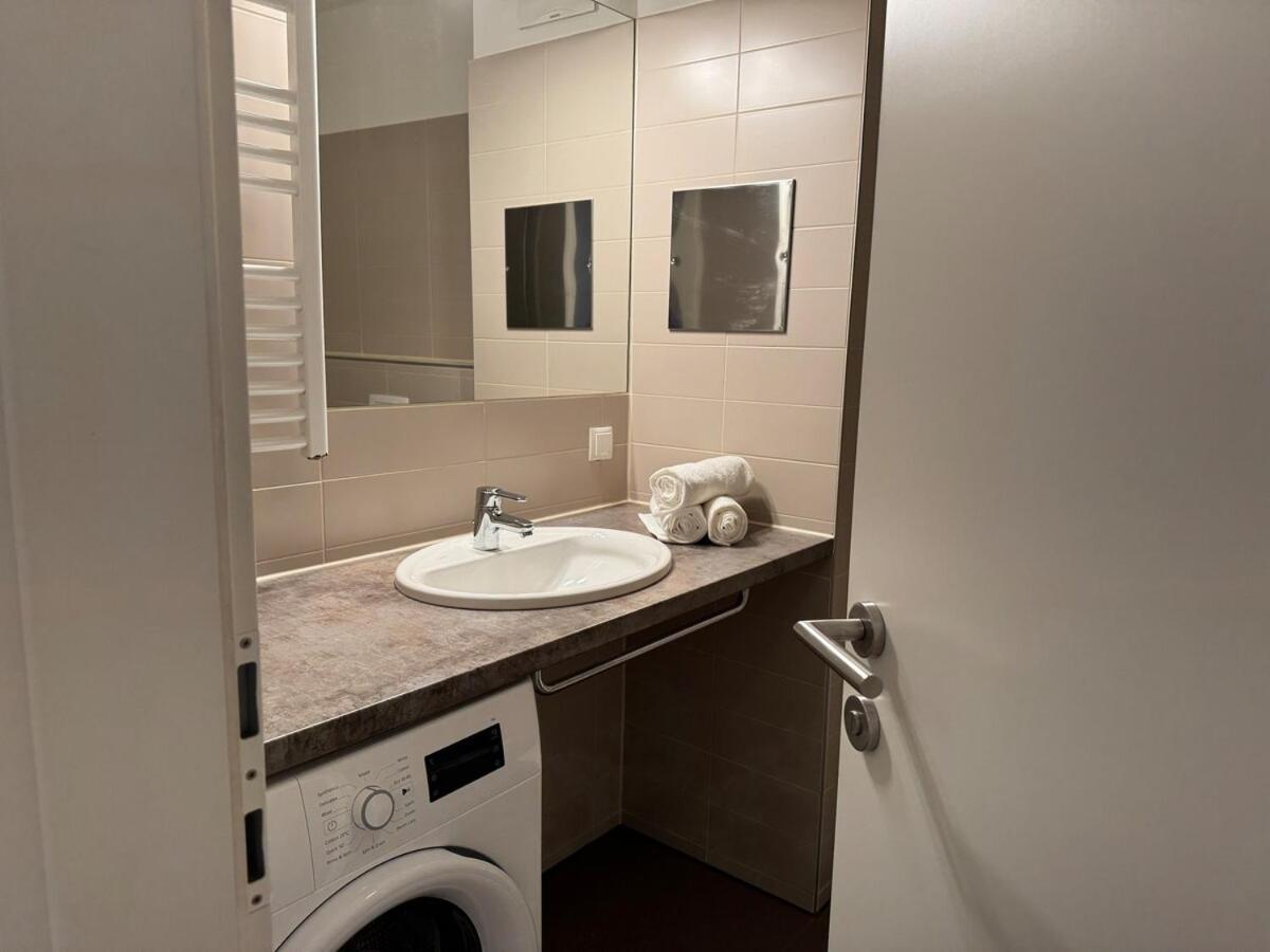 2br, Danube, Central, U6 & S-bahn - Axara Housing Brn 16