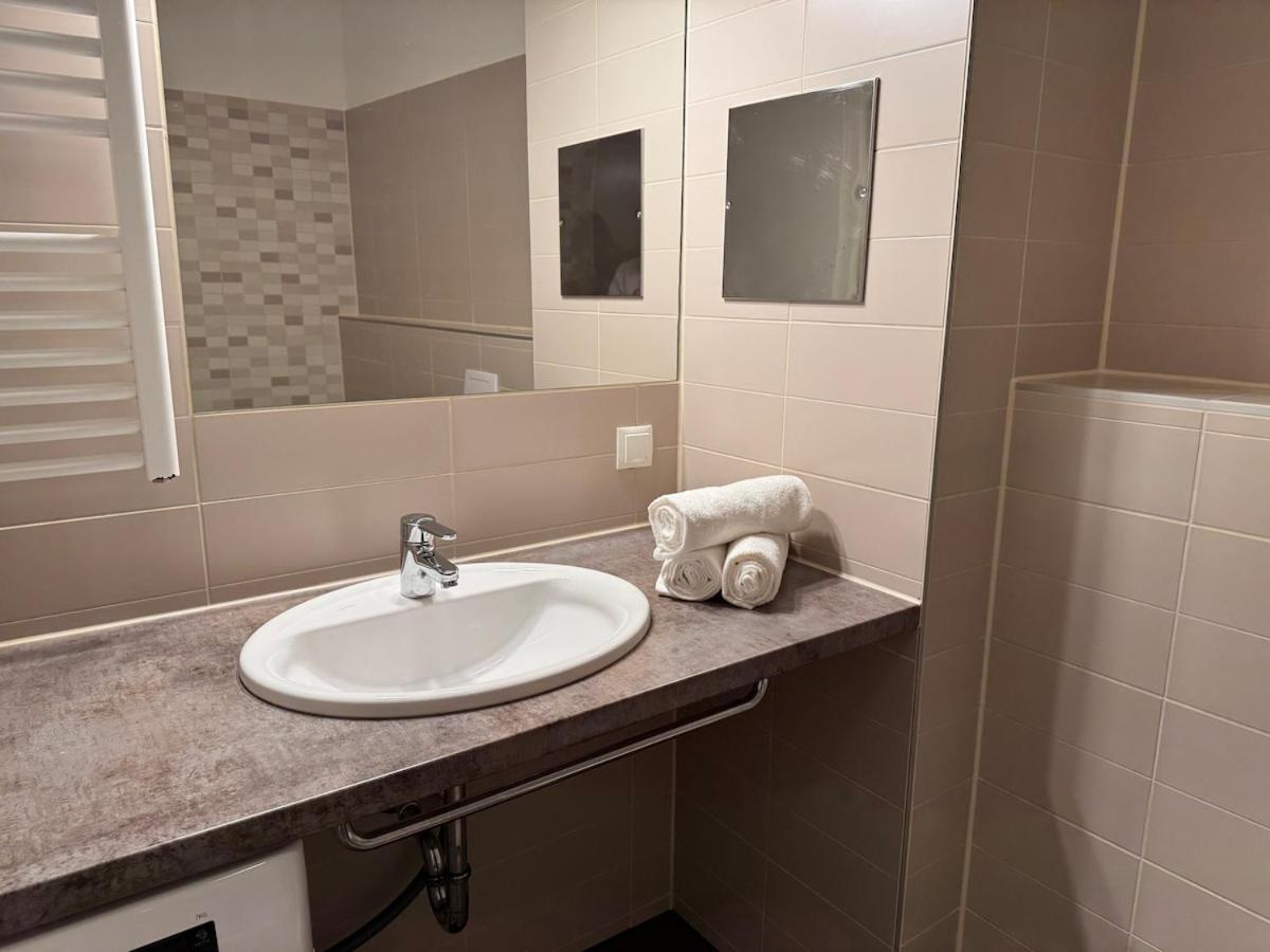 2br, Danube, Central, U6 & S-bahn - Axara Housing Brn 16 Apartment Wien