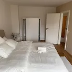 2Br, Danube, Central, U6 & S-Bahn - Axara Housing Brn 16
